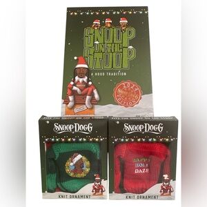 Snoop On The Stoop A Hood Tradition 2024 Edition NIB
2 Knit Ornaments